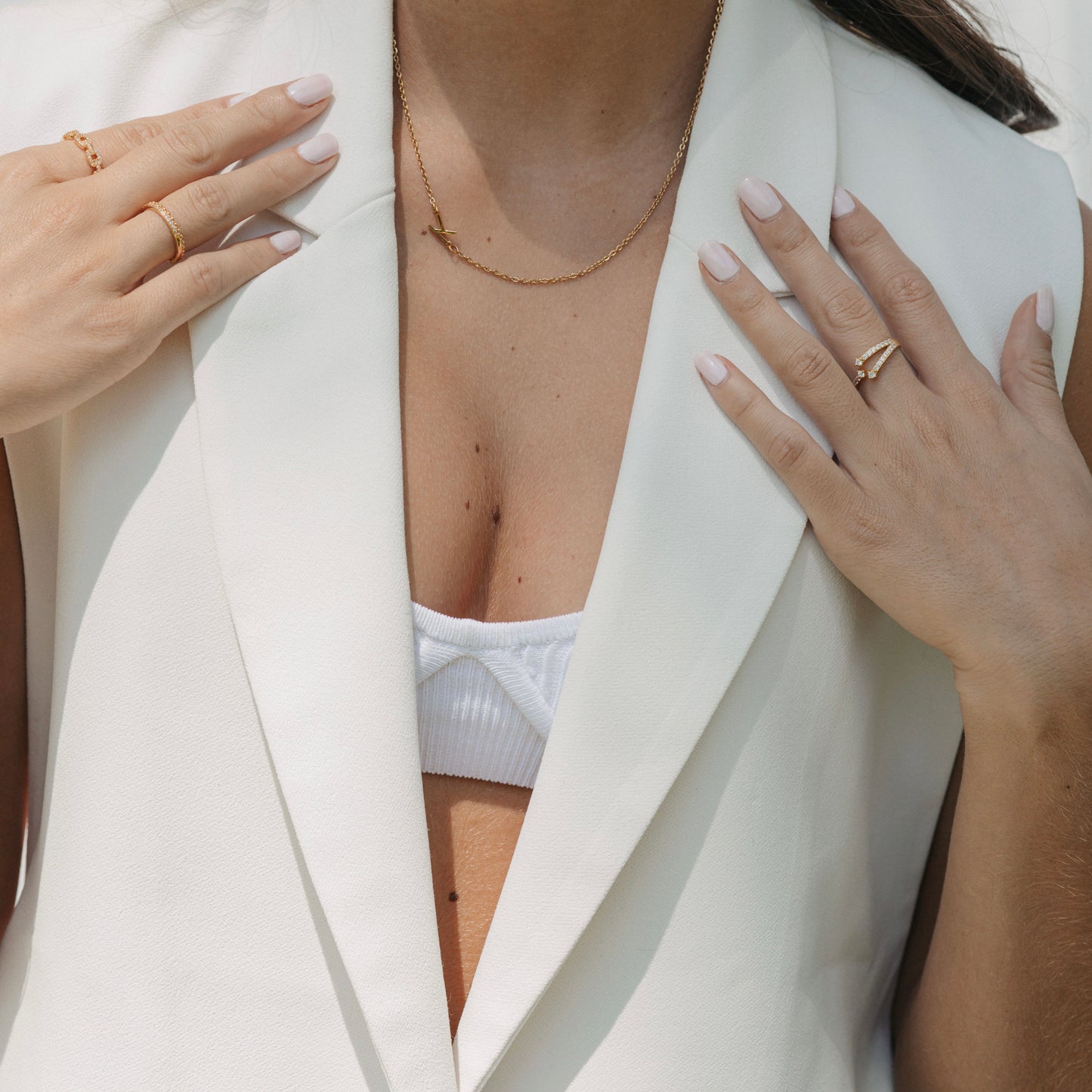 Anillo lineas con zirconias