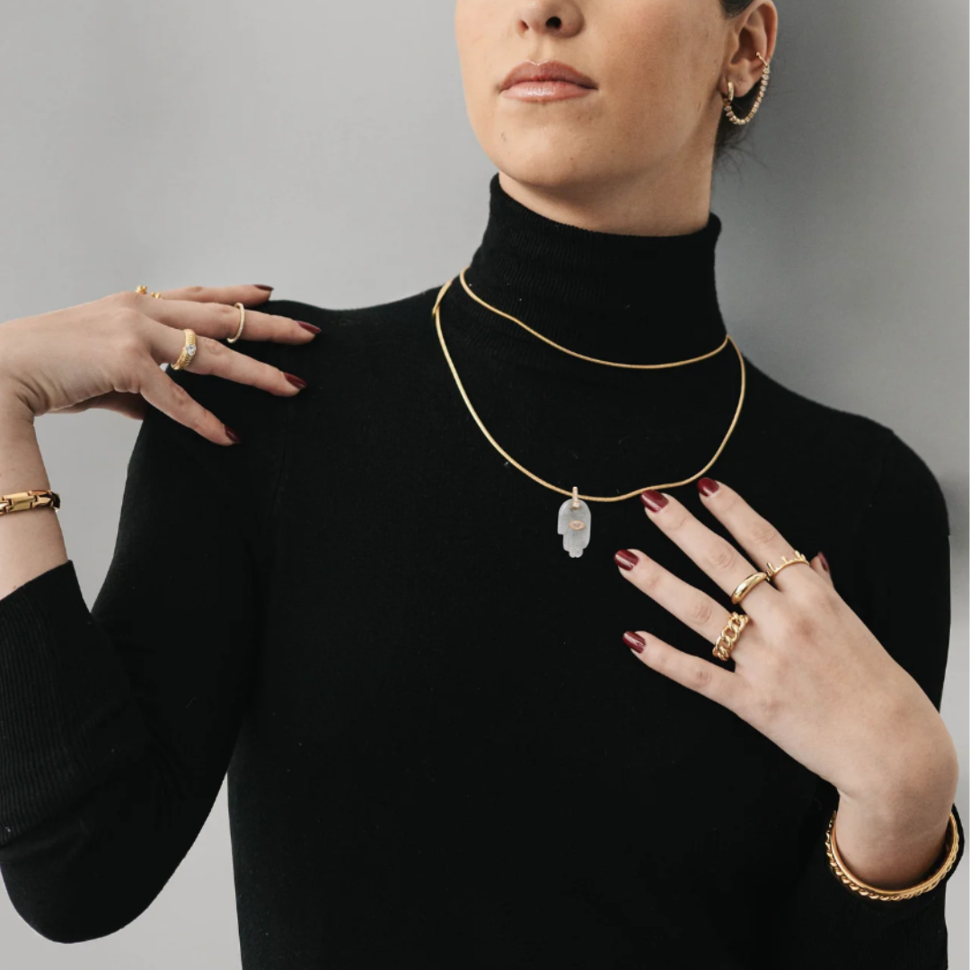 Collar mano de piedra
