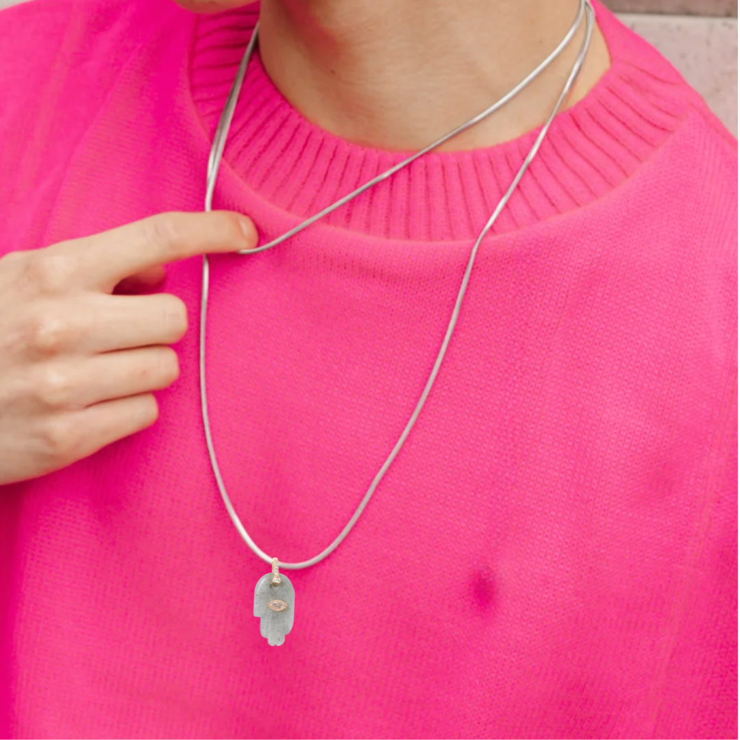 Collar mano de piedra