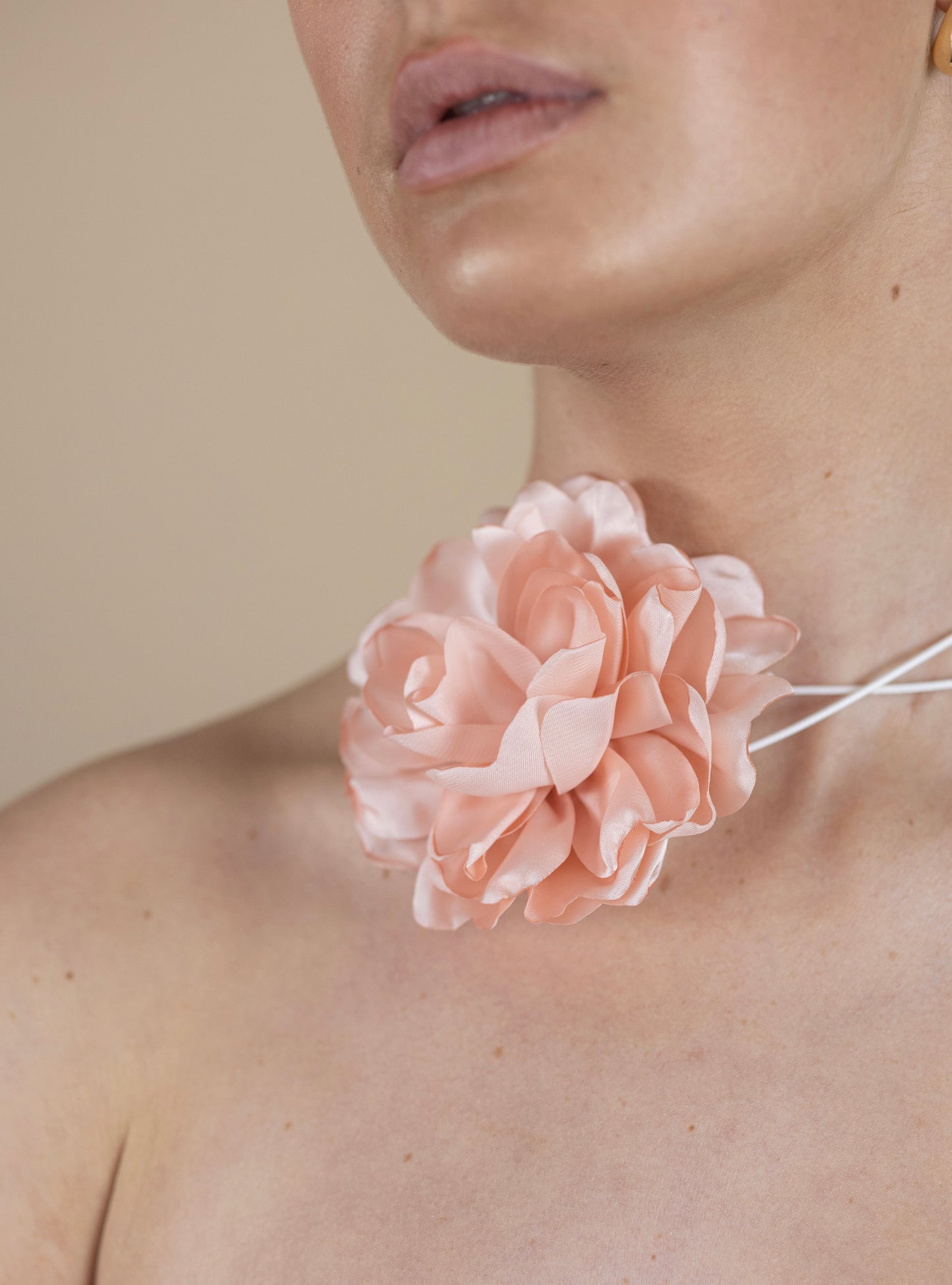 Choker de flor oversized