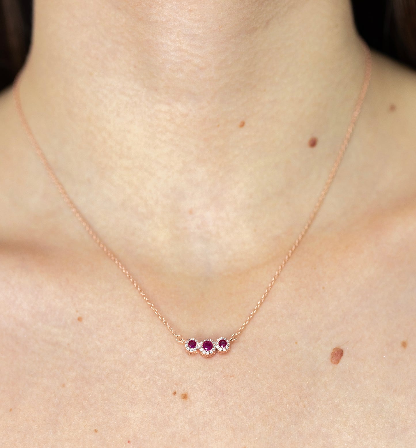 Collar rubí rosado