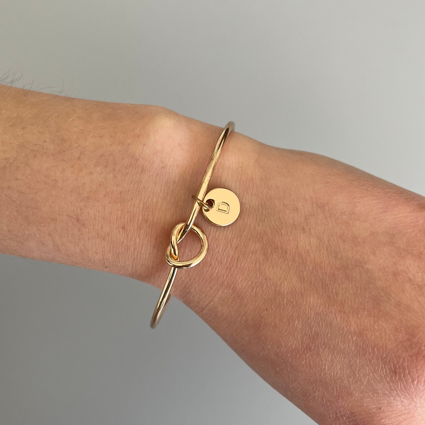 Brazalete iniciales