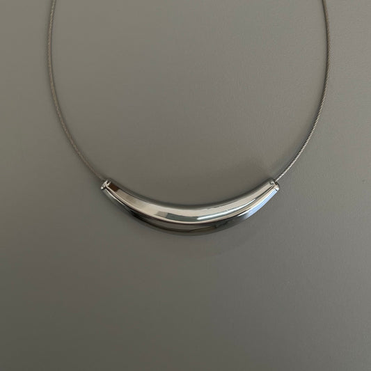 Collar placa plateado