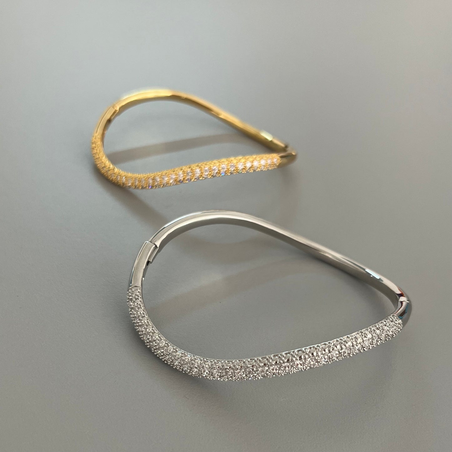 Brazalete curveado