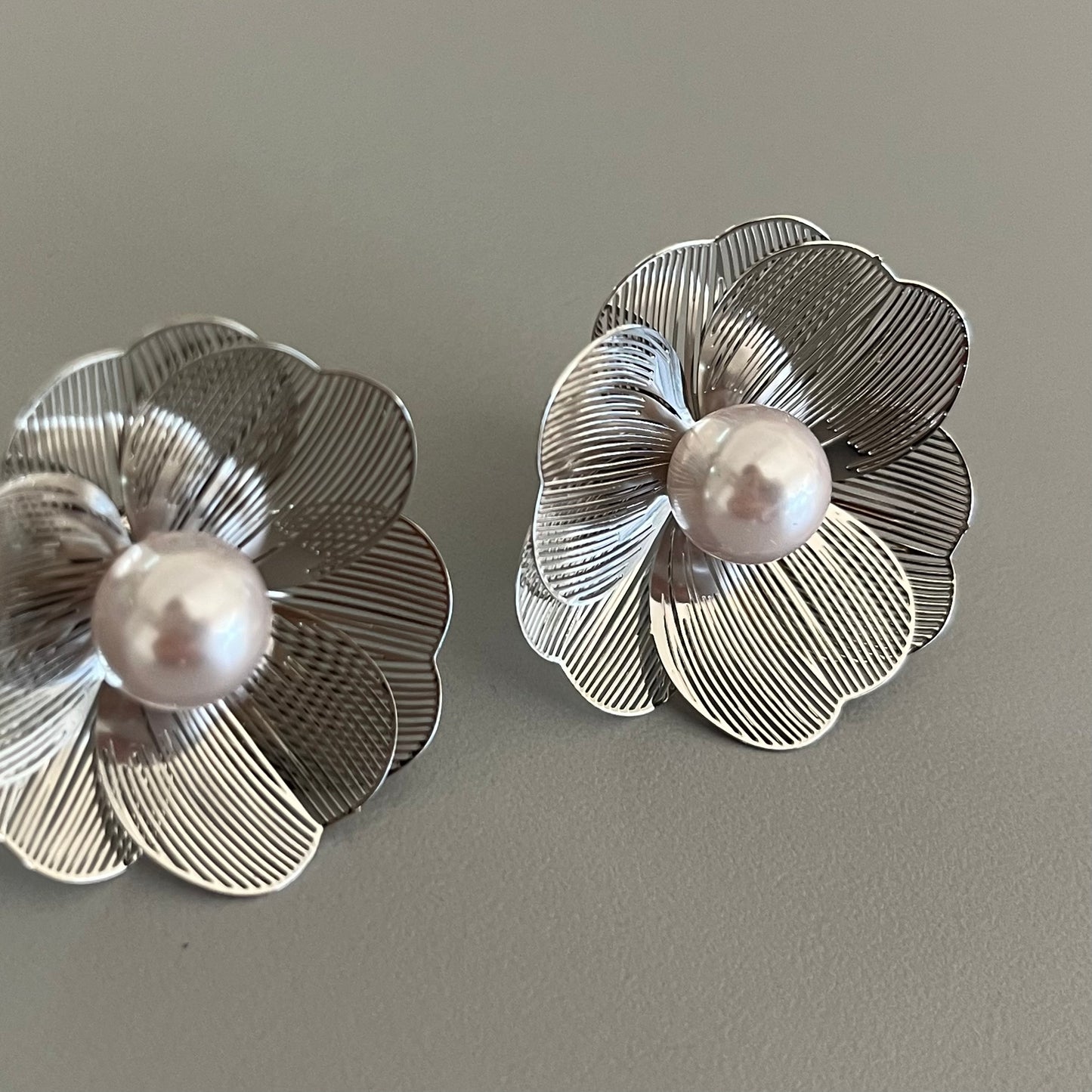 Aretes flor con perla