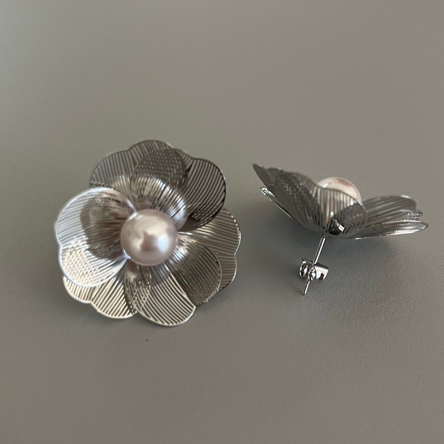 Aretes flor con perla