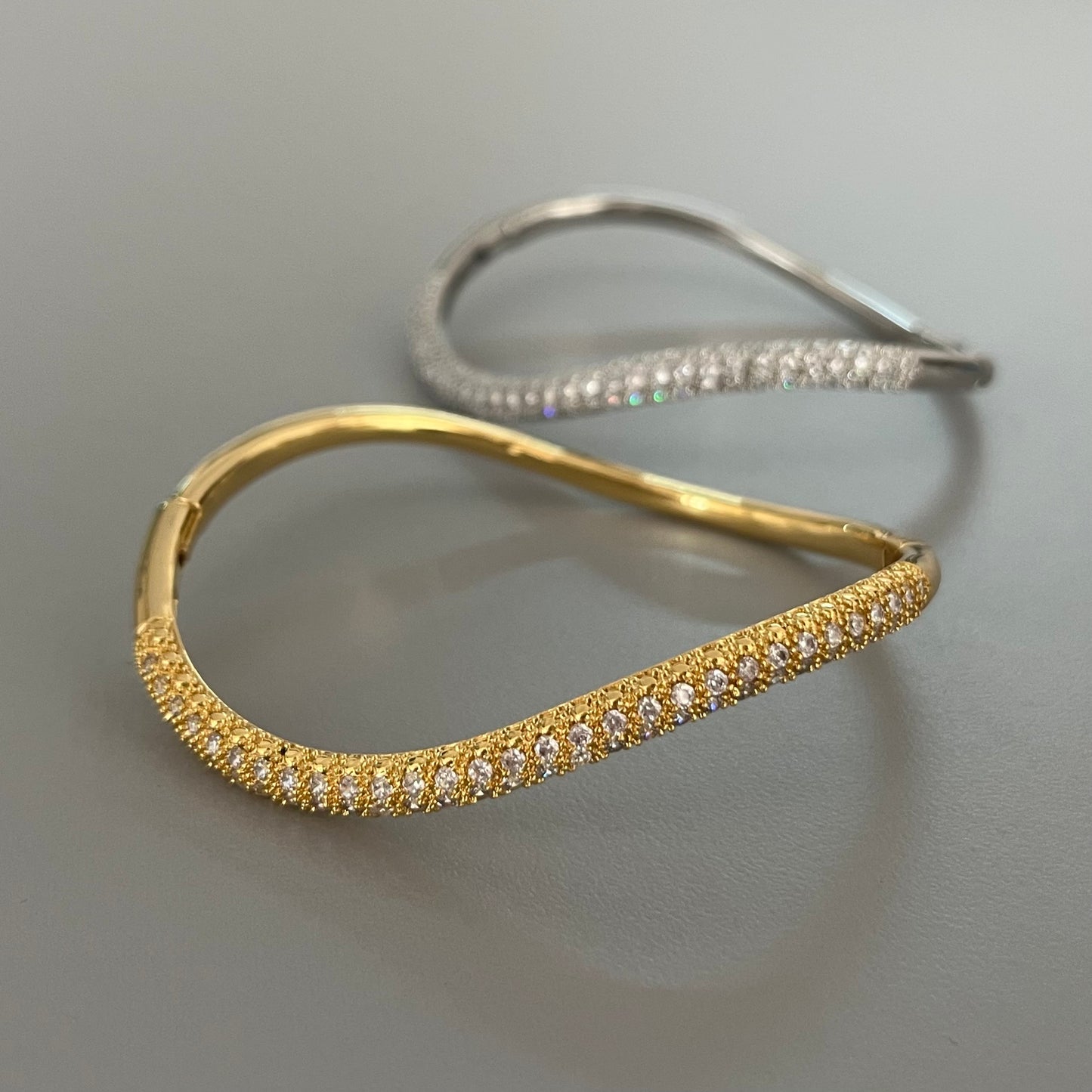 Brazalete curveado