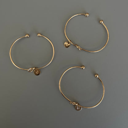 Brazalete iniciales