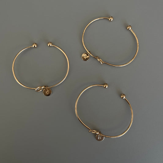 Brazalete iniciales