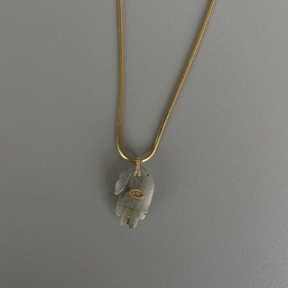 Collar mano de piedra