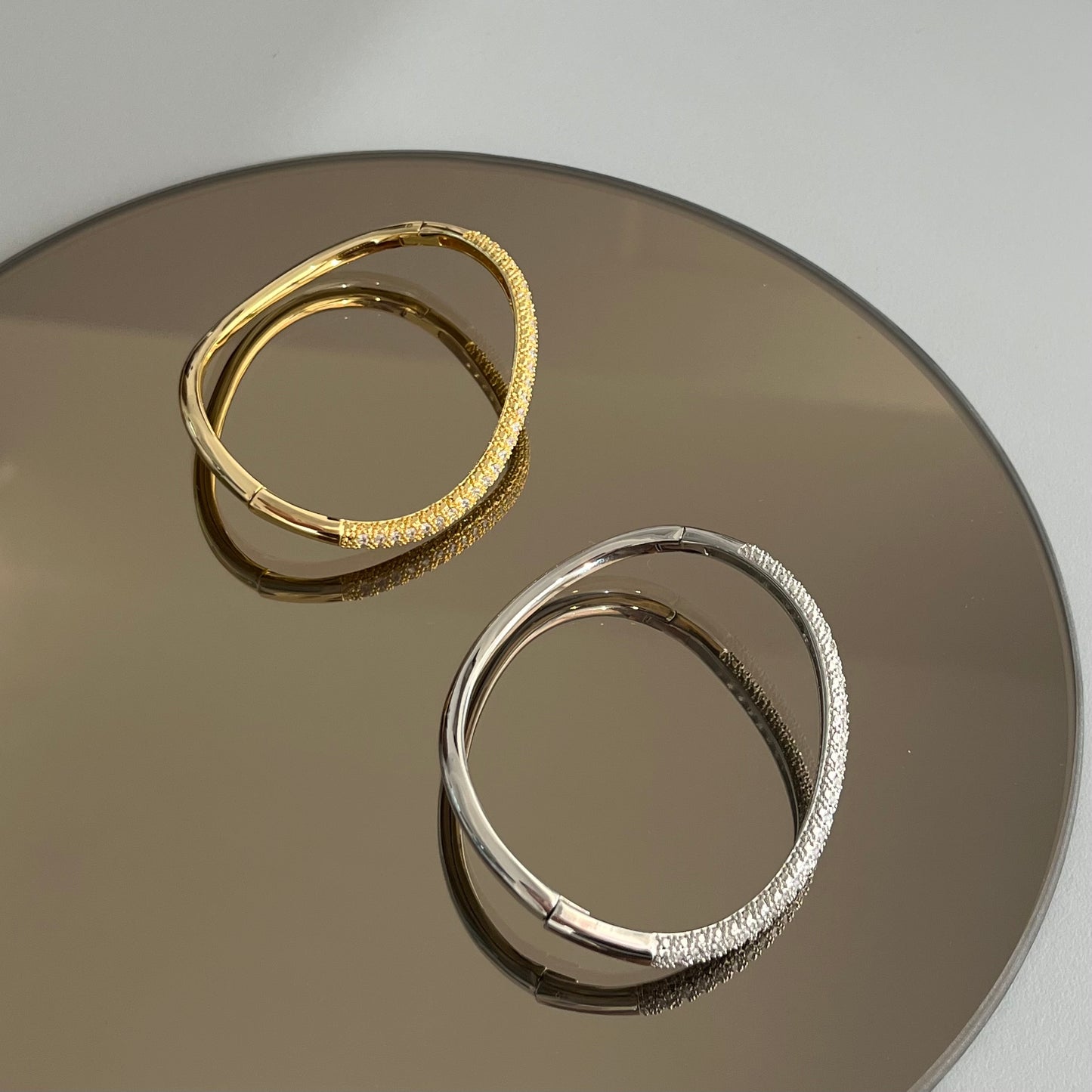 Brazalete curveado