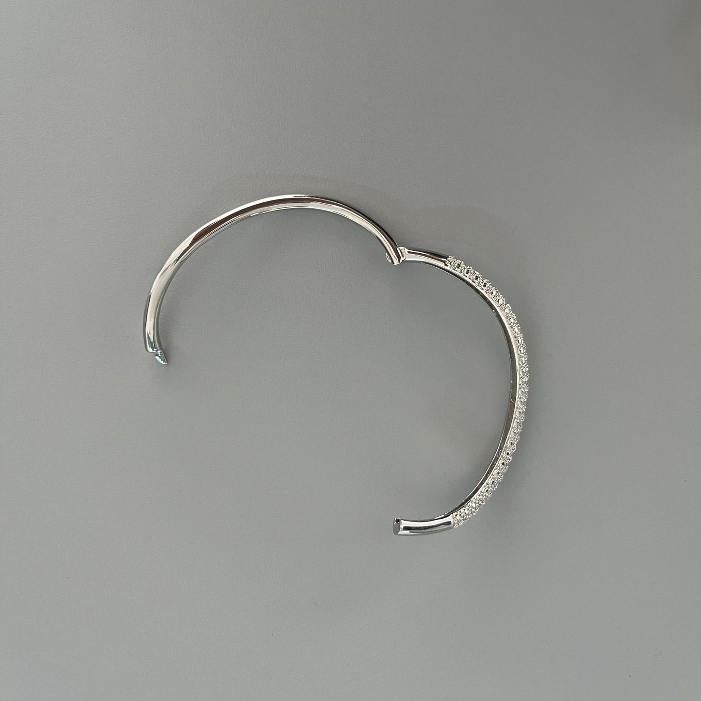 Brazalete curveado