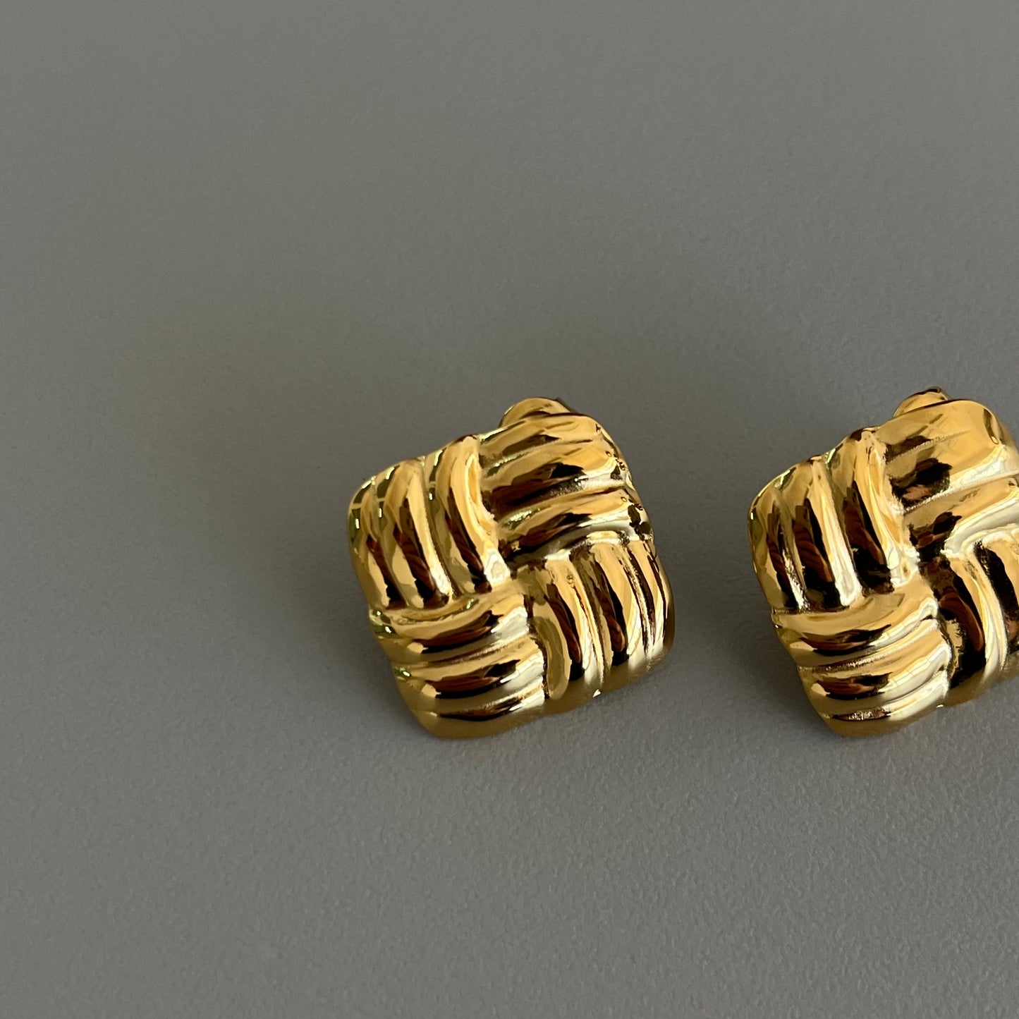 Aretes tejido cuadrado