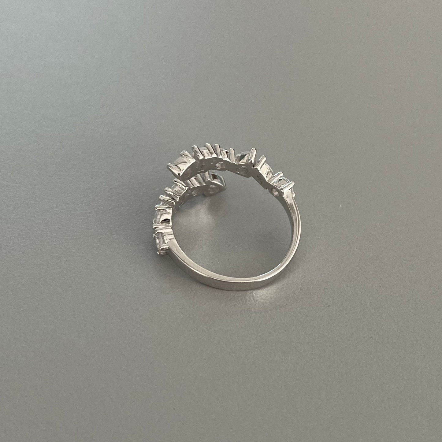 Anillo piedras irregulares