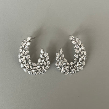 Aretes elegantes luna