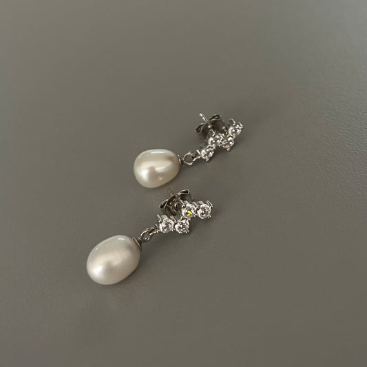 Aretes irregulares con perla