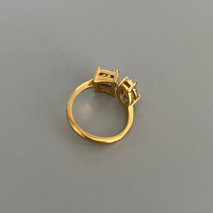 Anillo gemas dorado