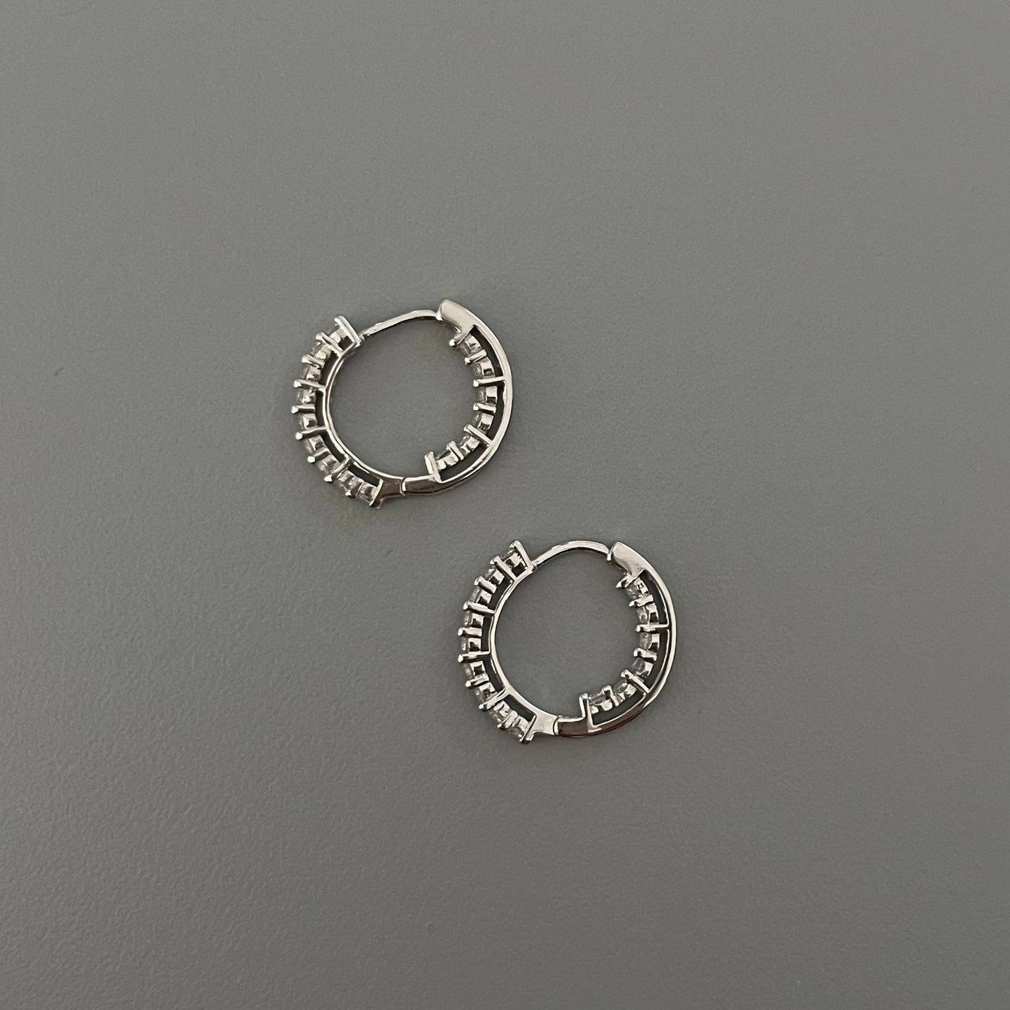 Arracadas con zirconias medianas