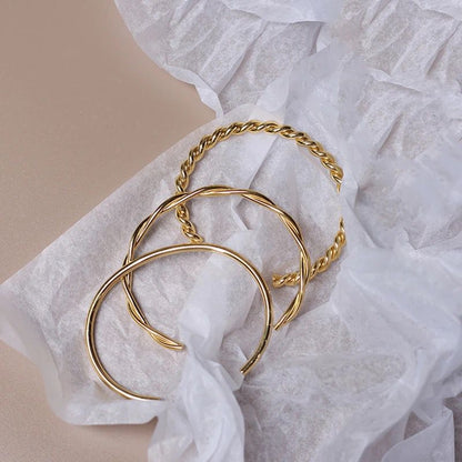 Set de brazaletes dorados