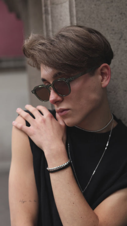 Collar en V largo