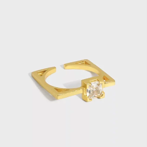 Anillo cuadrado con zirconia cuadrada