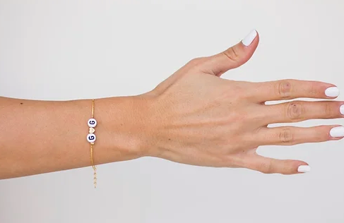 Pulsera con iniciales