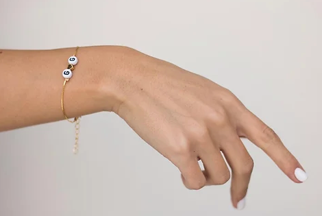 Pulsera con iniciales